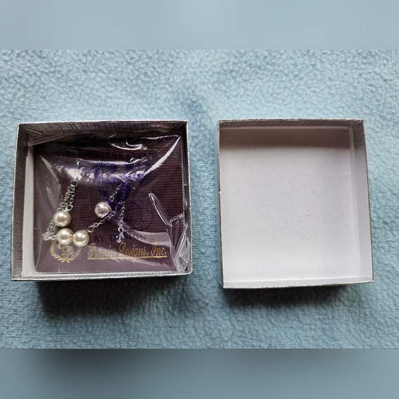 Premier Designs Faux Pearl Dangle Earrings, Silver, White, NIB - Picture 7 of 10
